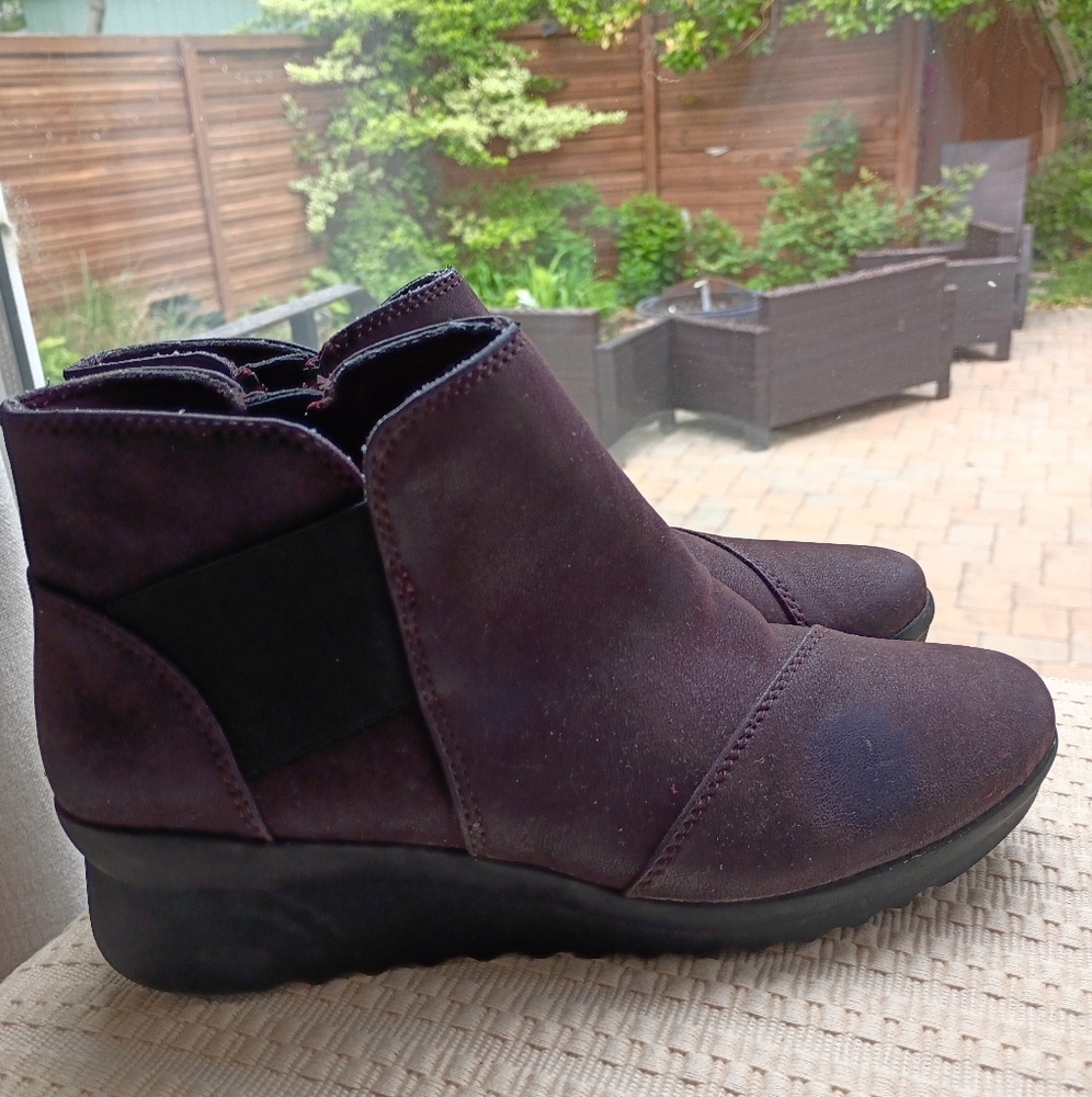 Clarks Women's Stylish Ankle Boots - 💜 Size 7.Nie Condition